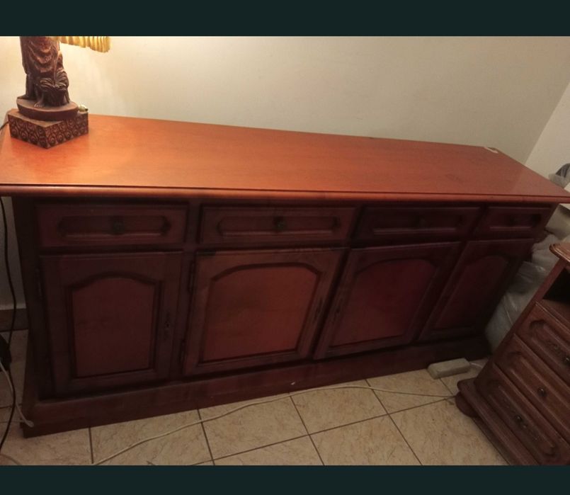 Birou și comoda din lemn masiv