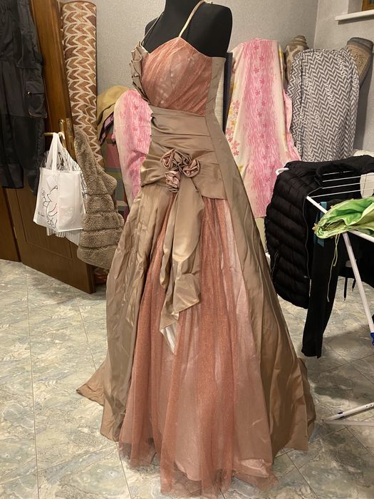 Бална рокля с обръч