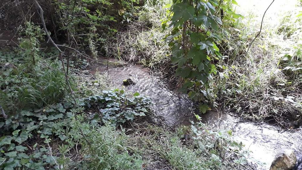 Сграда 90кв.м с Акт.16, с ток и вода в зем. парцел 4,5дка до регулация