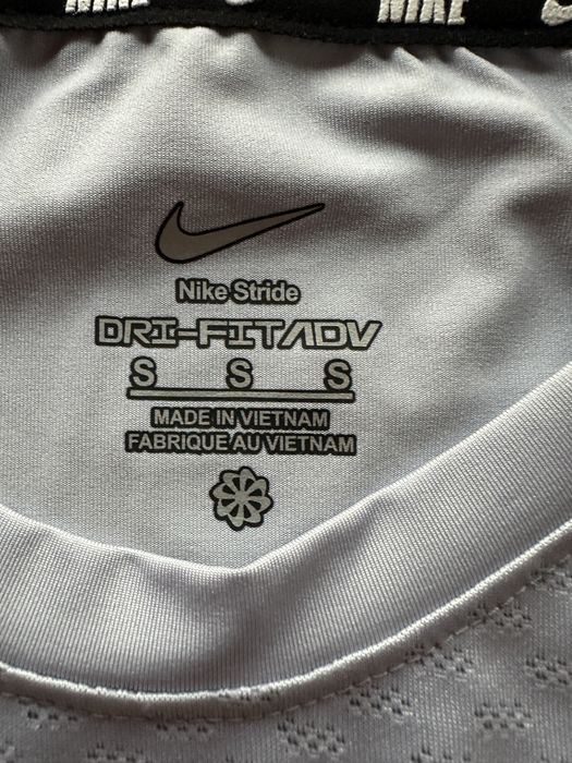 Мъжки къс екип Nike тениската е дишаща материя,панталонките са шушлекови