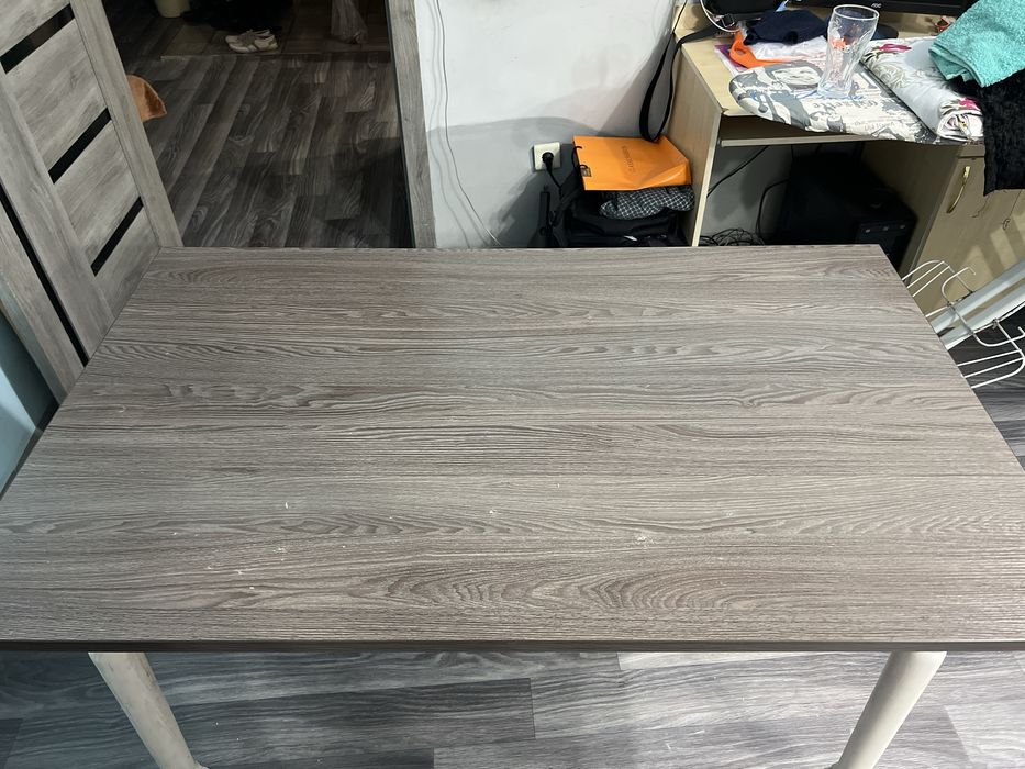 Продам кухонный стол