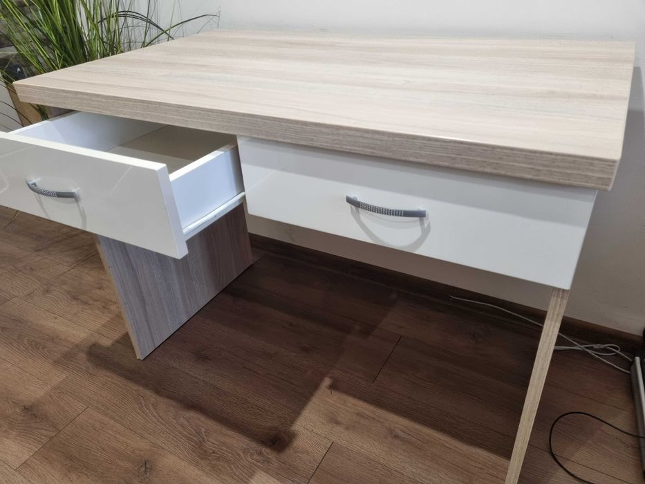 Бюро ученическо/