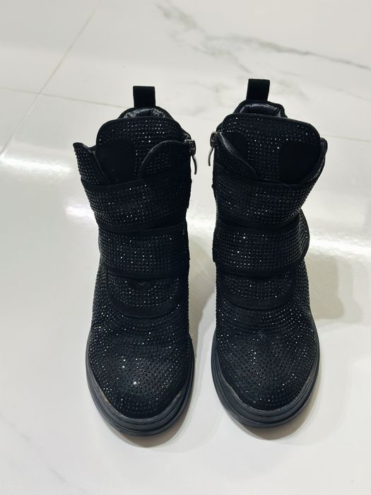 Moonstone боти / маратонки на ниска платформа с камъни Zara