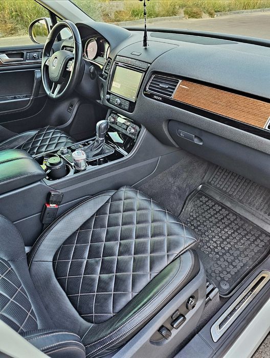 Proprietar vand Volkswagen Touareg R Line 3.0 V6, Anul 2017