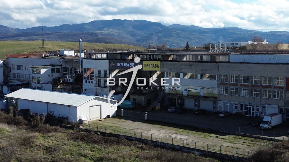 Продава се Промишлена сграда в Кърджали, Промишлена зона - Юг - 902 кв.м за 147 €/кв.м - Снимка #3