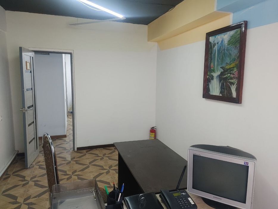 Юнусабад-4 квартал Шохсарой сдаётся офис с мебелью 18м2 .220 у е