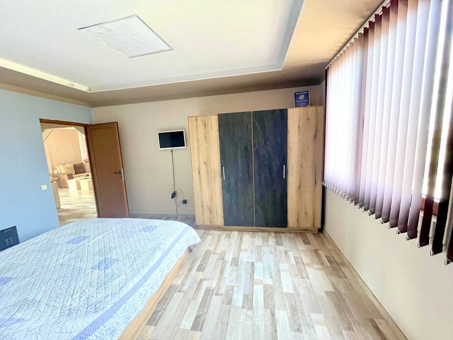 Продава къща в с. Лесново