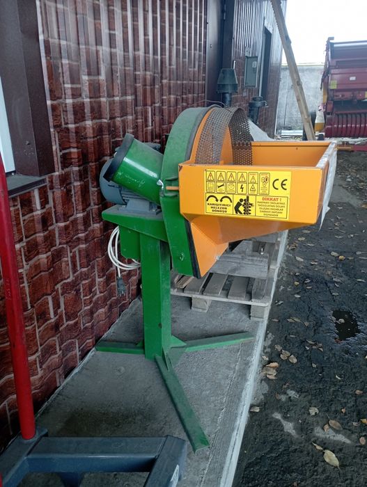 Зернодробилка-кормоизмельчитель