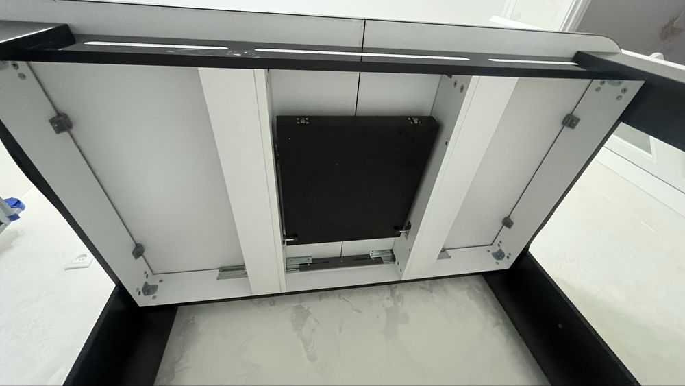 Стол виде бабочки