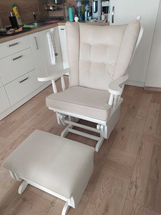 Стол за кърмене за новородени