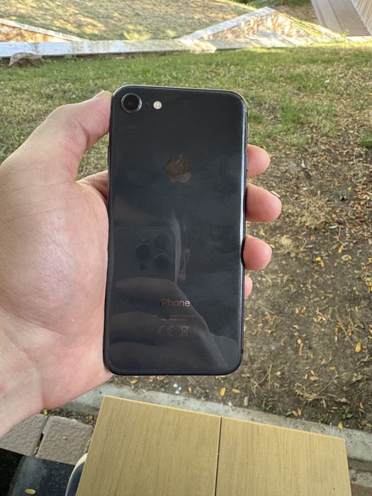 iPhone 8 64g/100%