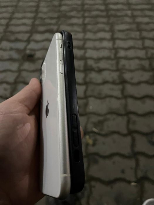 Продам айфон 11