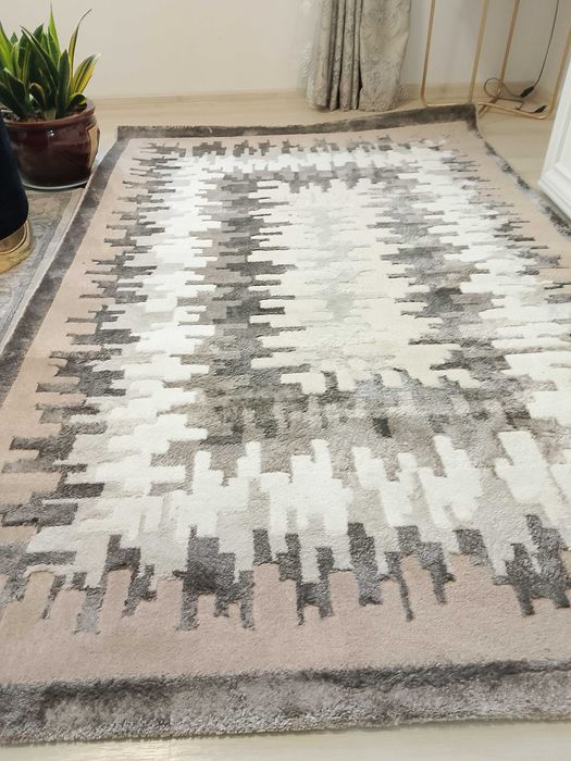 Продавам килим тип персийски