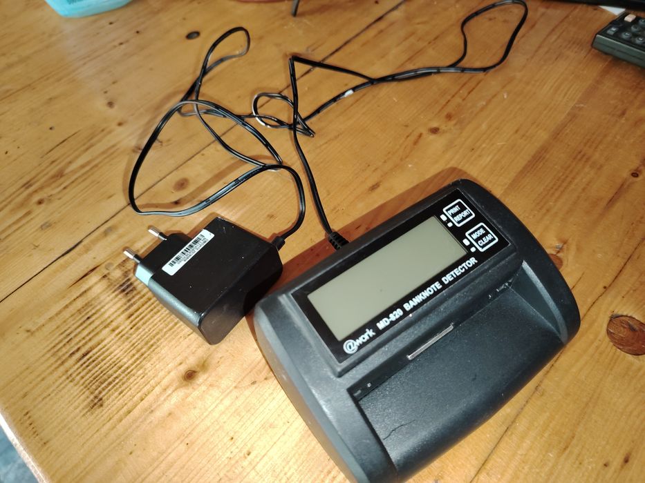 Detector/numărător de bancnote euro/dolari