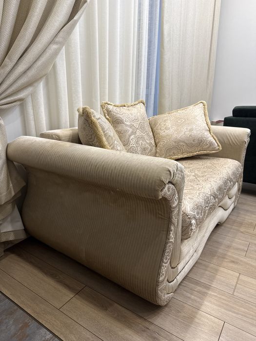 Диван раскладной, с подушками