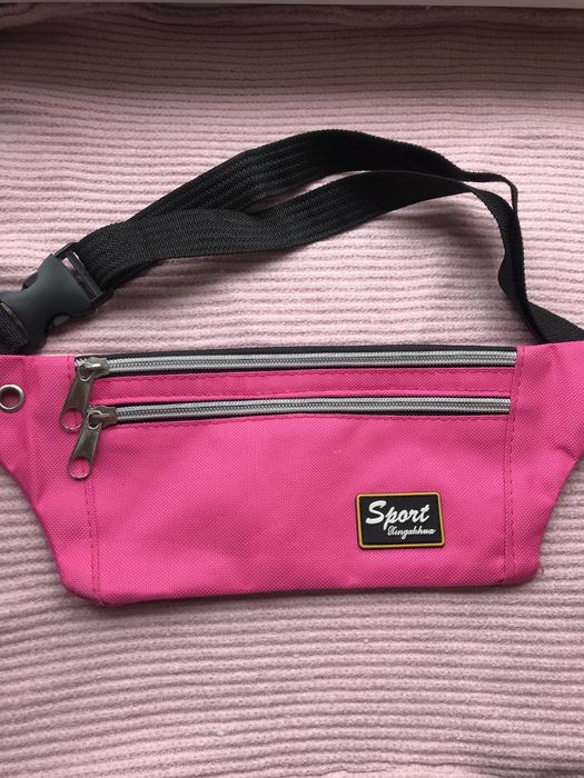 Сумка на поясе розовая