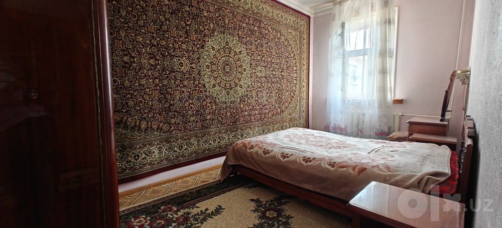 Продаётся 3в4 комнатная квартира на Карасу-4