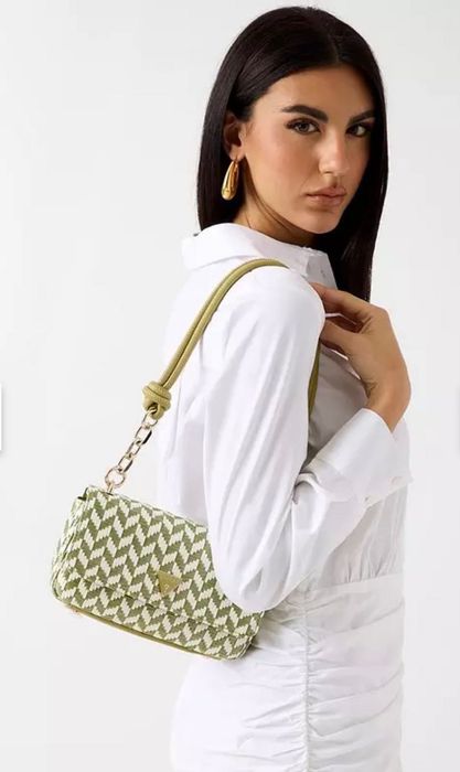 Нова чанта Guess