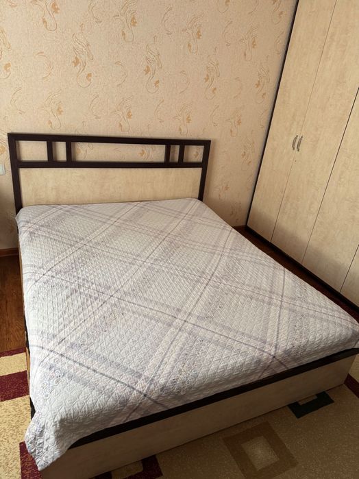 Продается кровать и трюмо