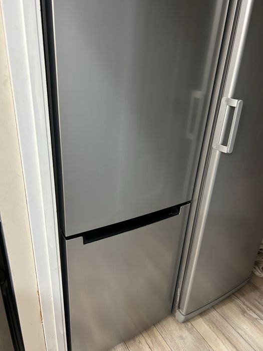 продам холодильник работает все