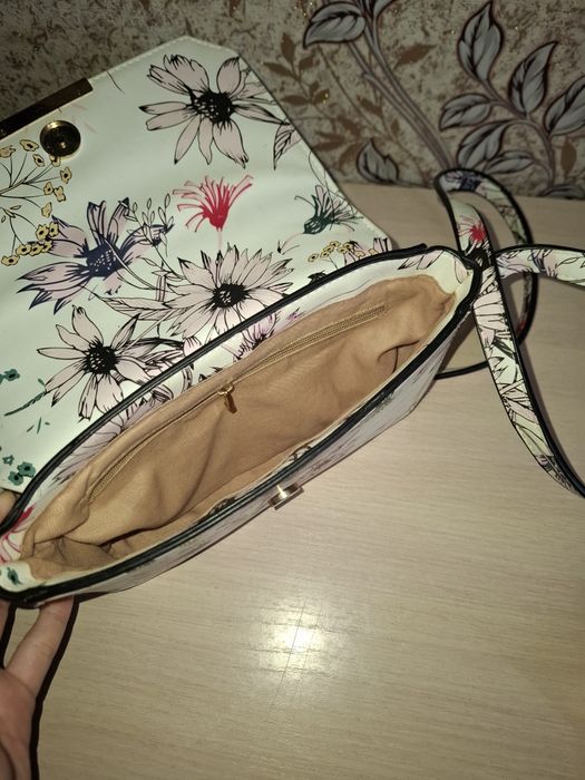 Продам сумку (через плечо)