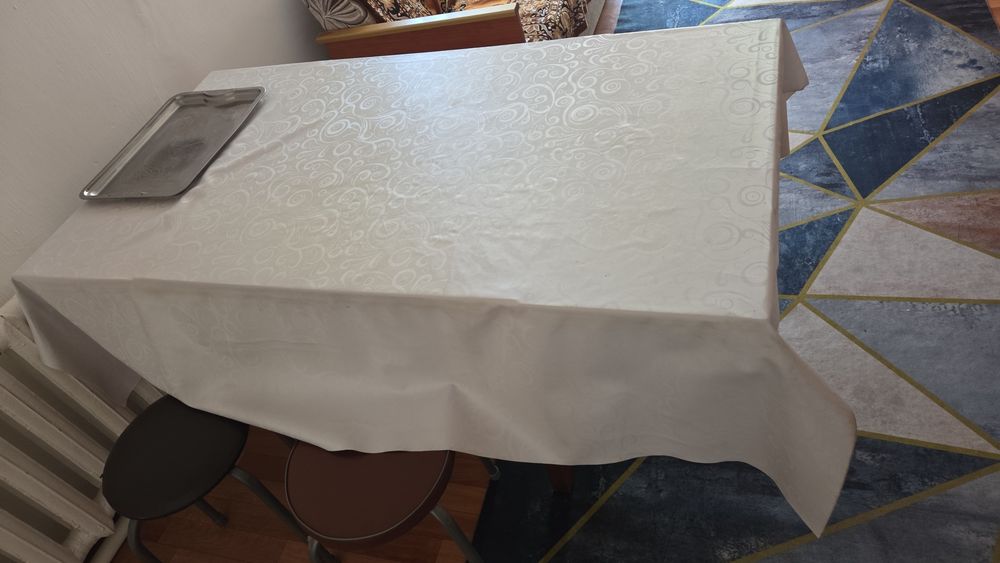 Продам стол и стулия