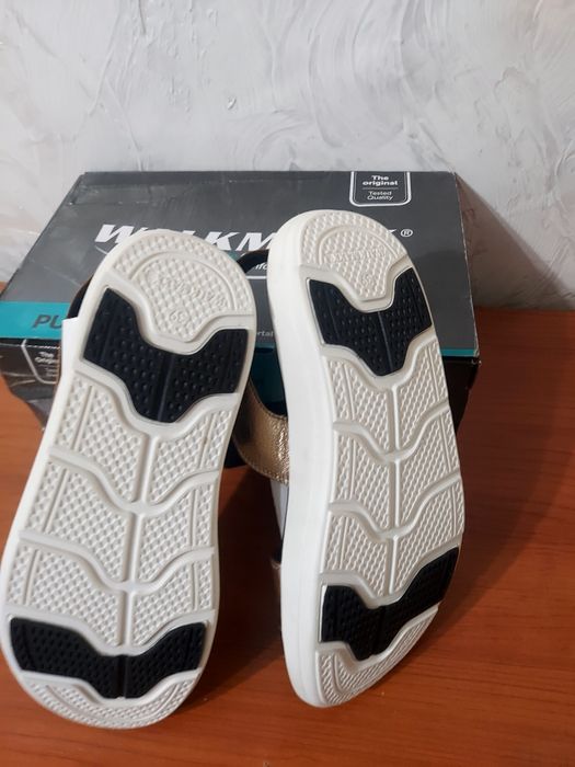 Продам новые босоножки