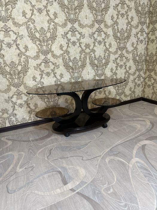 Стекляный, журнальный стол