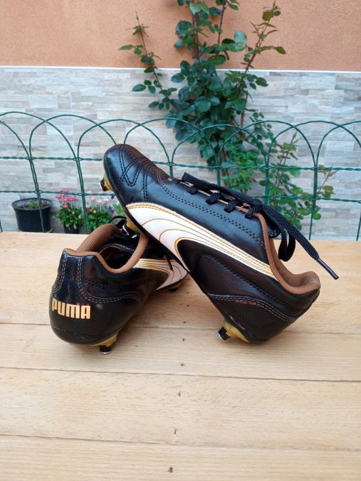 Детски футболни бутонки...