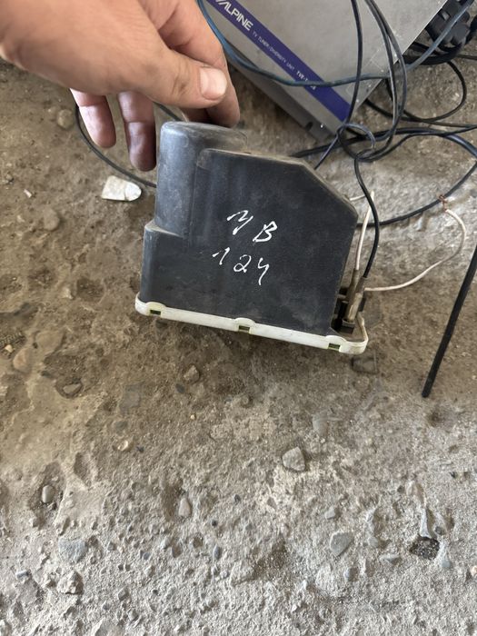 Продам компрессор (насос центрального замка) мерседес 124,190,202