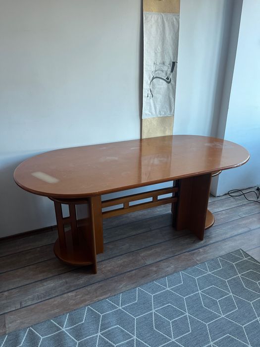 Дървена трапезна маса