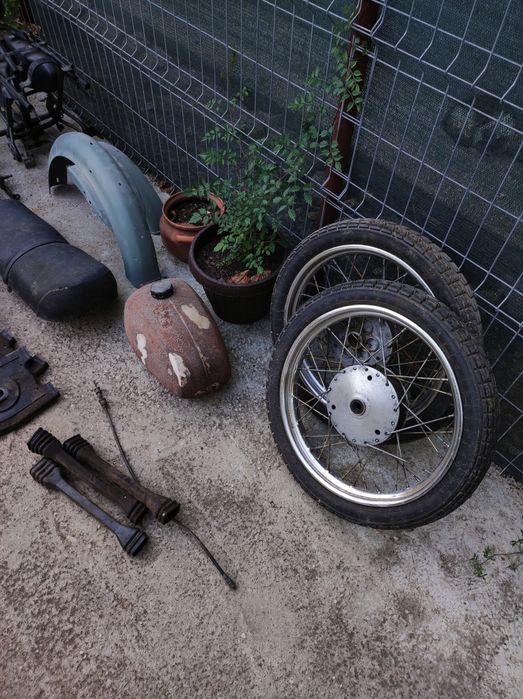 Motocicleta Minsk 125 și piese pentru încă unul