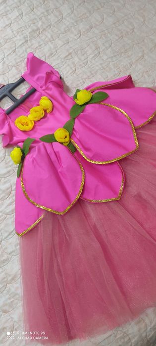 Продаю. Костюмы.