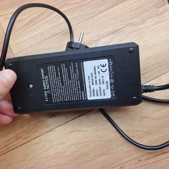 Încărcător   Li-ion 48 V 2 A XLR  bicicleta electrica/trotineta electrică