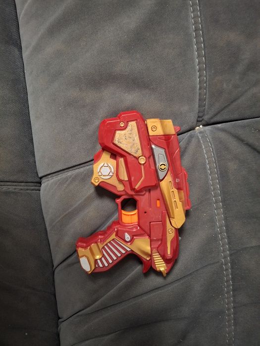 Игрушка бластер железный человек