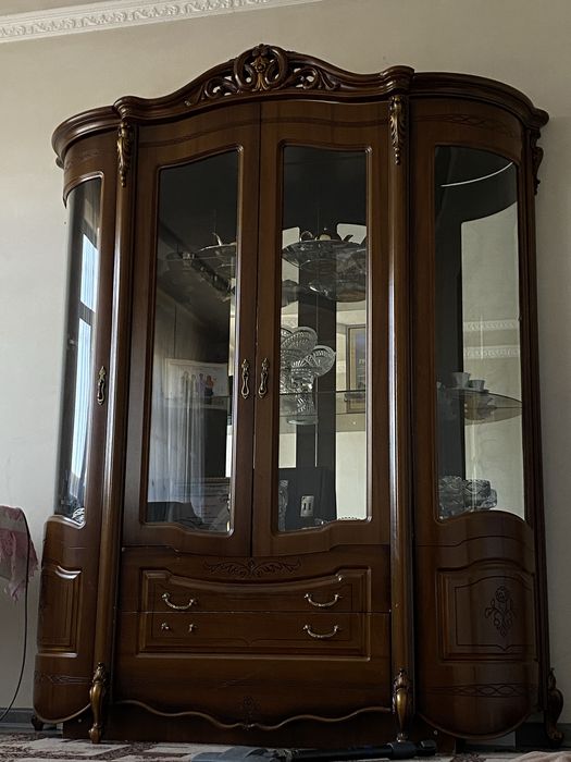 распашной шкаф для посуды, для вида