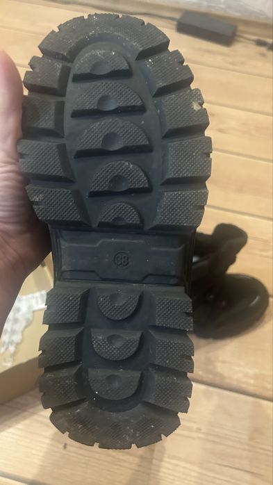 На мальчика 37-38 р