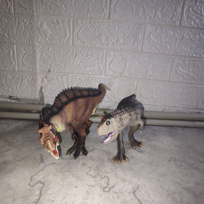 Продам динозавров игрушки.