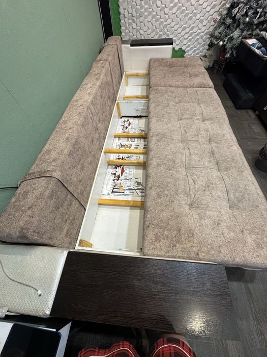 Продам Диван с пуфом