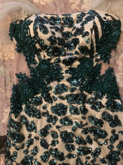 Продаю вечерние платья.