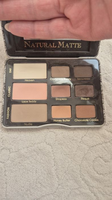 Предлагам палитра на Too faced, Продавам я защото имам доста палитри и не я използвам!