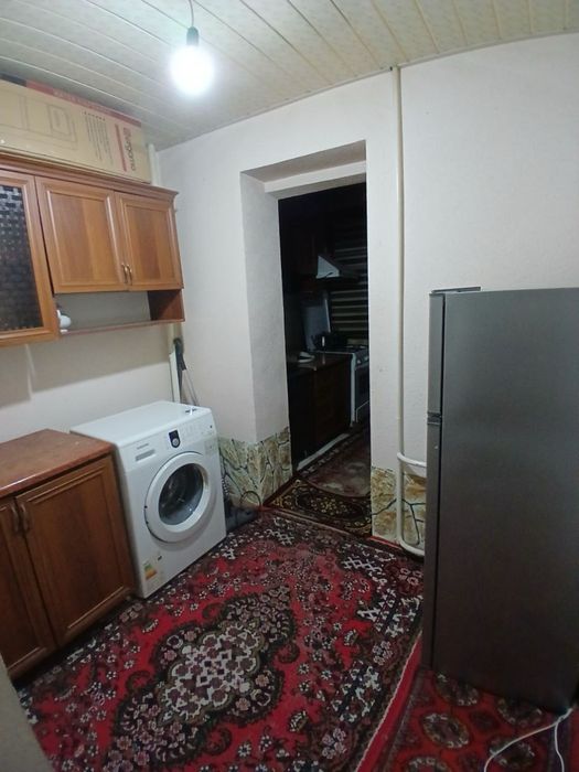 Срочно ижарага берилади 2 хонали 3 этаж 350$ . Адрес Регистон.