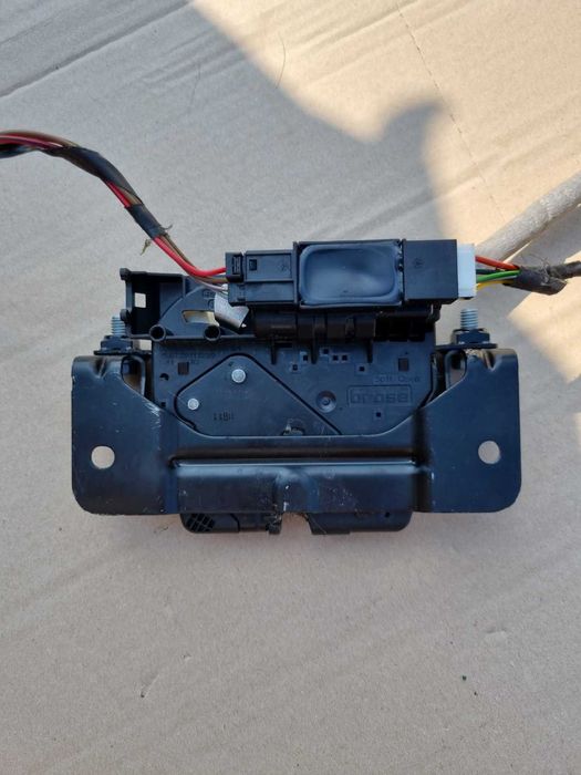 Broasca incuietoare portbagaj BMW F11 F10 Soft Close Seria 520d 525d