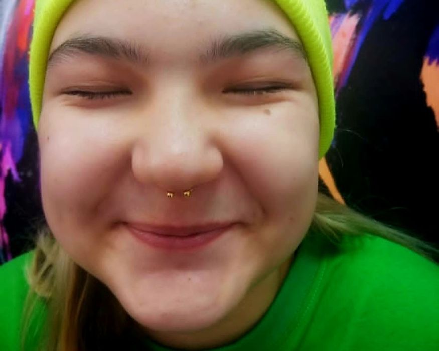 Прокол ушей, пирсинг, с выездом на дом.