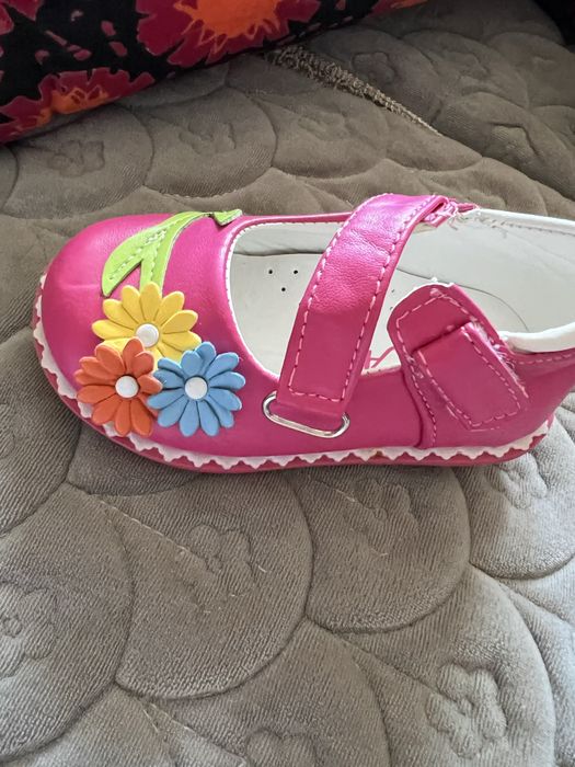 Продам сандали для девочки