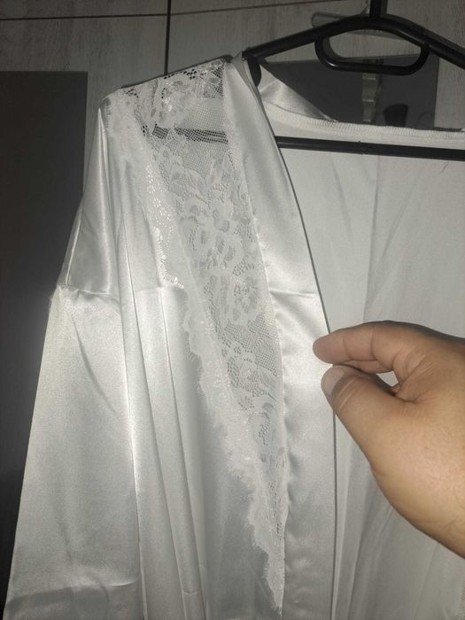 Halat de damă din satin cu dantelă