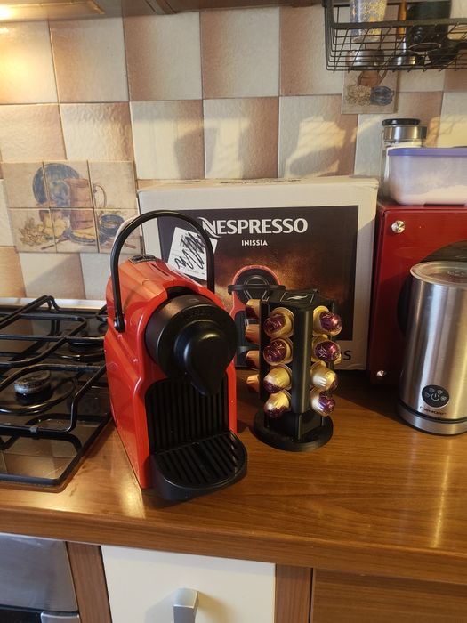 Aparat de cafea Nespresso Inissia +suport capsule