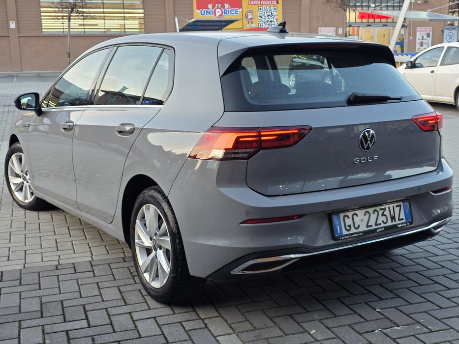 Volkswagen Golf 8 2.0tdi 150cp automatik Cockpit/Navi/Distronic/IQ Led