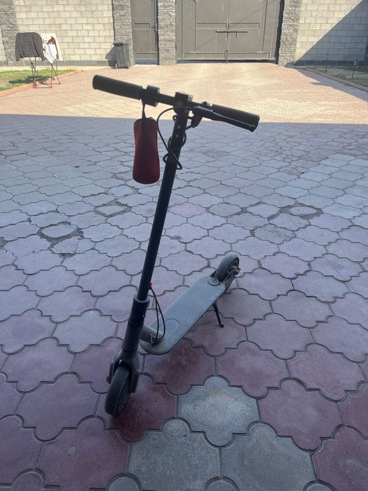 Продам Электро самокат в хорошем состоянии торг есть!