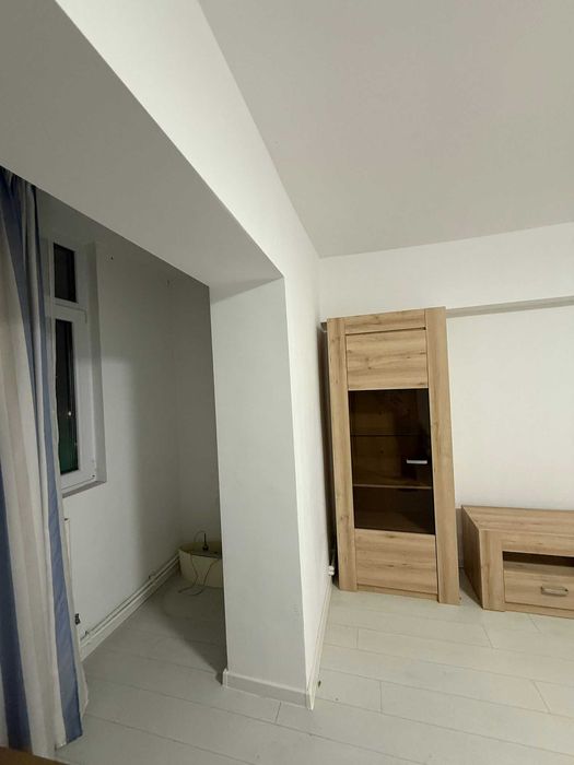 Inchiriez apartament 2 camere ultracentral mobilat etaj 2